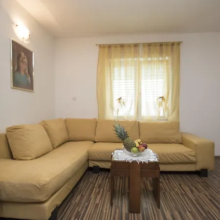 Apartment D&a *