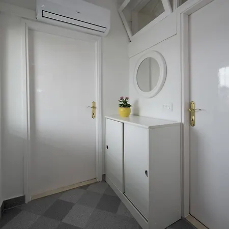 D&a Apartment Split